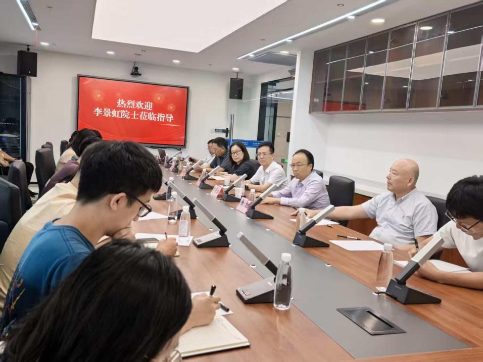 李景虹院士应邀到化学所指导工作并参加青年博士座谈会